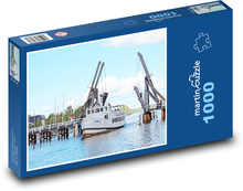 Loď v prístave Puzzle 1000 dielikov - 60 x 46 cm 