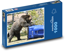 Medvěd a popelnice Puzzle 1000 dílků - 60 x 46 cm