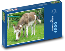 Somár na zelenom poli Puzzle 1000 dielikov - 60 x 46 cm 