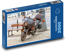 Motocykel v meste Puzzle 2000 dielikov - 90 x 60 cm