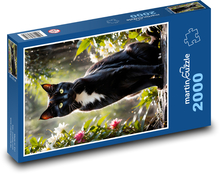 Čierna mačka v záhrade Puzzle 2000 dielikov - 90 x 60 cm