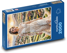 A woman in a beautiful dress Puzzle 2000 pieces - 90 x 60 cm