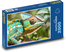 Plazící se barevný chameleón Puzzle 2000 dílků - 90 x 60 cm