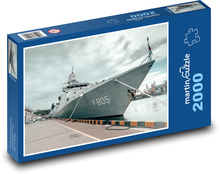 Ein Kriegsschiff im Hafen Puzzle 2000 Teile - 90 x 60 cm
