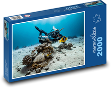 Potápač v mori Puzzle 2000 dielikov - 90 x 60 cm