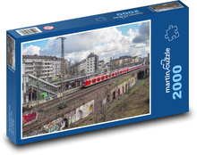 Roter Zug am Bahnhof Puzzle 2000 Teile - 90 x 60 cm