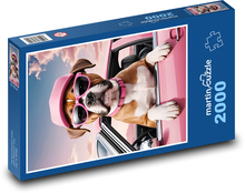 Ein Boxerhund in einem rosa Auto Puzzle 2000 Teile - 90 x 60 cm