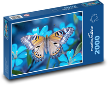 Schmetterling auf blauen Blumen Puzzle 2000 Teile - 90 x 60 cm