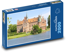 Zamek Egeskov w Danii Puzzle 2000 elementów - 90x60 cm