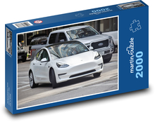 Tesla - samochód elektryczny Puzzle 2000 elementów - 90x60 cm