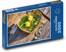 Žlté ruže - dekorácia srdca Puzzle 2000 dielikov - 90 x 60 cm