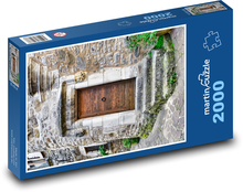 Entrance door of a medieval house Puzzle 2000 pieces - 90 x 60 cm