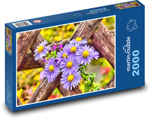 Fialový kvet na plote Puzzle 2000 dielikov - 90 x 60 cm