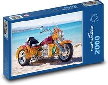 Motocykl na pláži Puzzle 2000 dílků - 90 x 60 cm