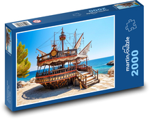 Loď na pláži Puzzle 2000 dielikov - 90 x 60 cm