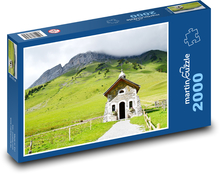 Horská kaplnka pod oblakmi Puzzle 2000 dielikov - 90 x 60 cm