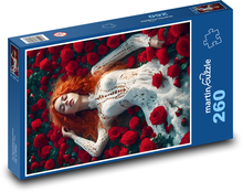 Žena ležiaca v ružiach Puzzle 260 dielikov - 41 x 28,7 cm