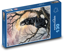 Kobieta w lesie na drzewie Puzzle 130 elementów - 28,7x20 cm