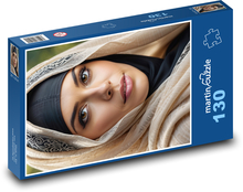 Žena s hnědýma očima Puzzle 130 dílků - 28,7 x 20 cm