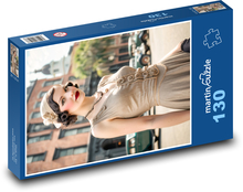 Frau in Retro-Kleidung Puzzle 130 Teile - 28,7x20 cm