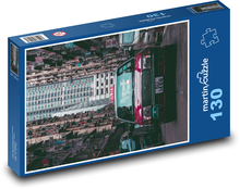Czerwona taksówka na ulicy Puzzle 130 elementów - 28,7x20 cm